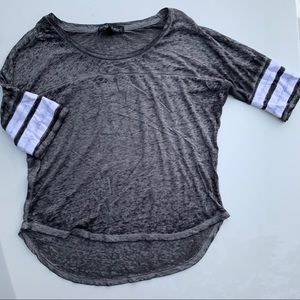 Derek Heart gray top